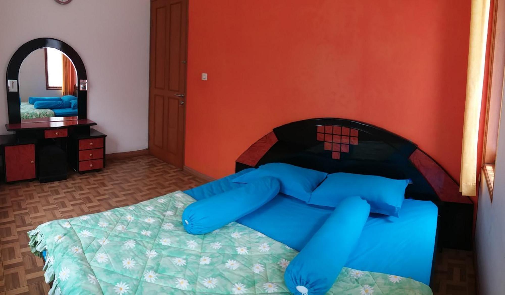 Homestay Triniti Lembang Phòng bức ảnh